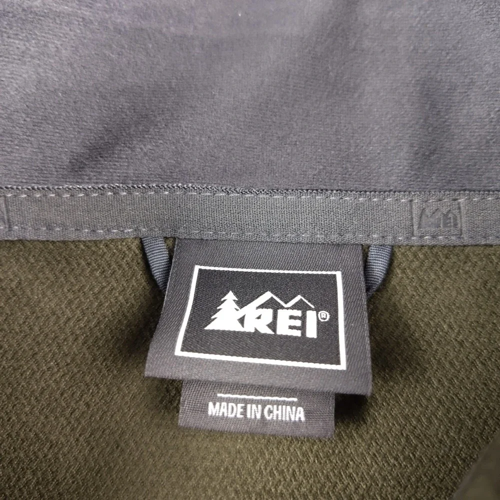 REI Mens 2XL XXL Jacket Olive Green Softshell Full Zip Fleece Lined Hike Commute